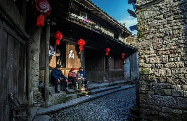 我和父亲在一块干活，父亲脾气不好，经常发脾气，我总是受他的气，心理不舒服，怎么办？？？游戏画面