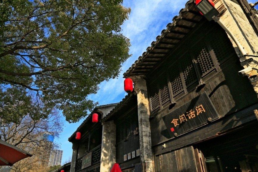 家门口的年货节来了!到这里办年货看皮影赏灯展齐活了
